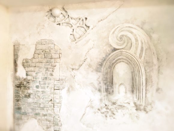 壁に直接描かれた背景